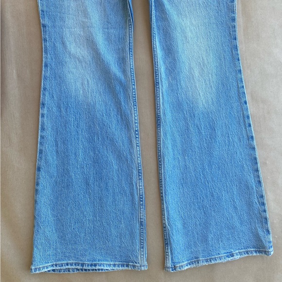 Levi’s 70s High Rise Flare Light Wash Womens Premium Quality Jeans - Picture 12 of 14